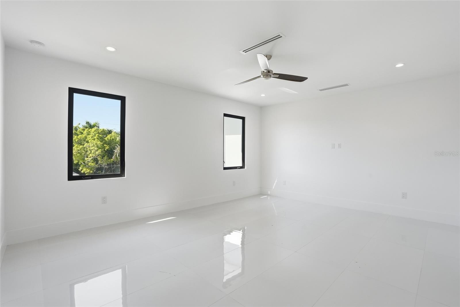 Image 48 of 76 For 5735 Riverside Drive