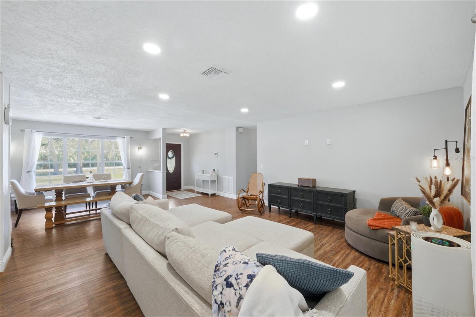 Image 11 of 42 For 9811 28th Avenue E