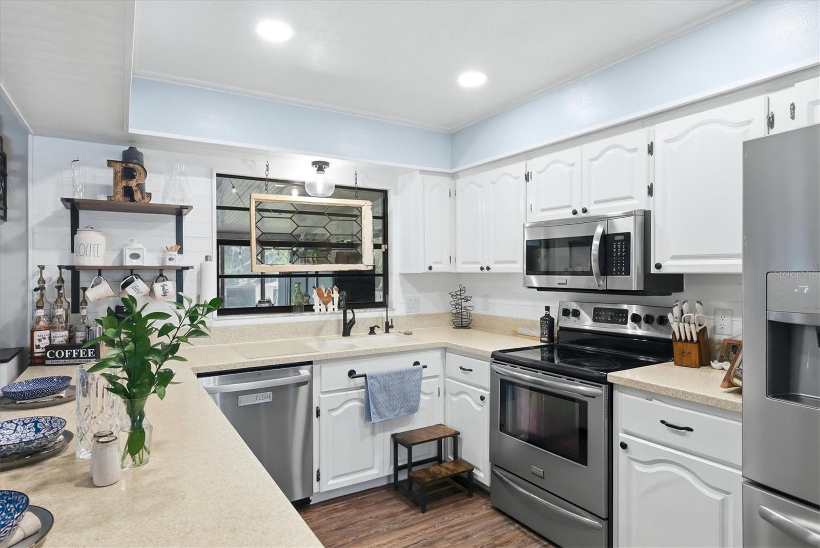 Image 15 of 42 For 9811 28th Avenue E