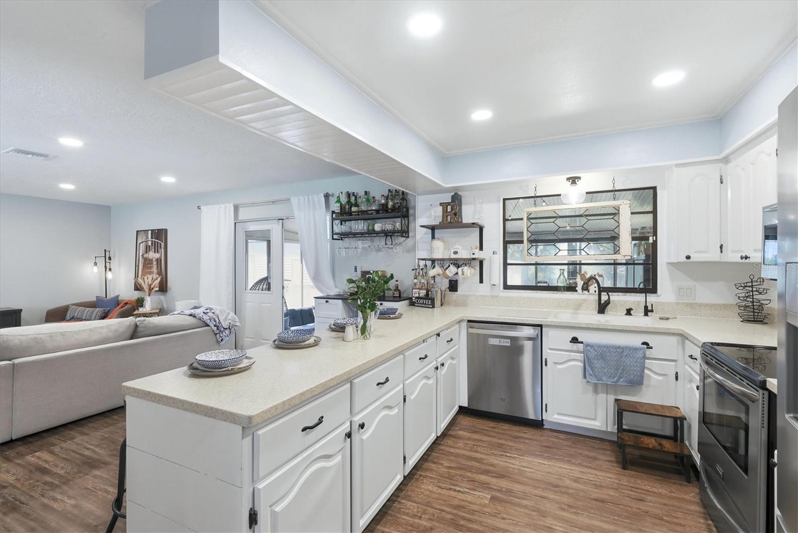 Image 16 of 42 For 9811 28th Avenue E