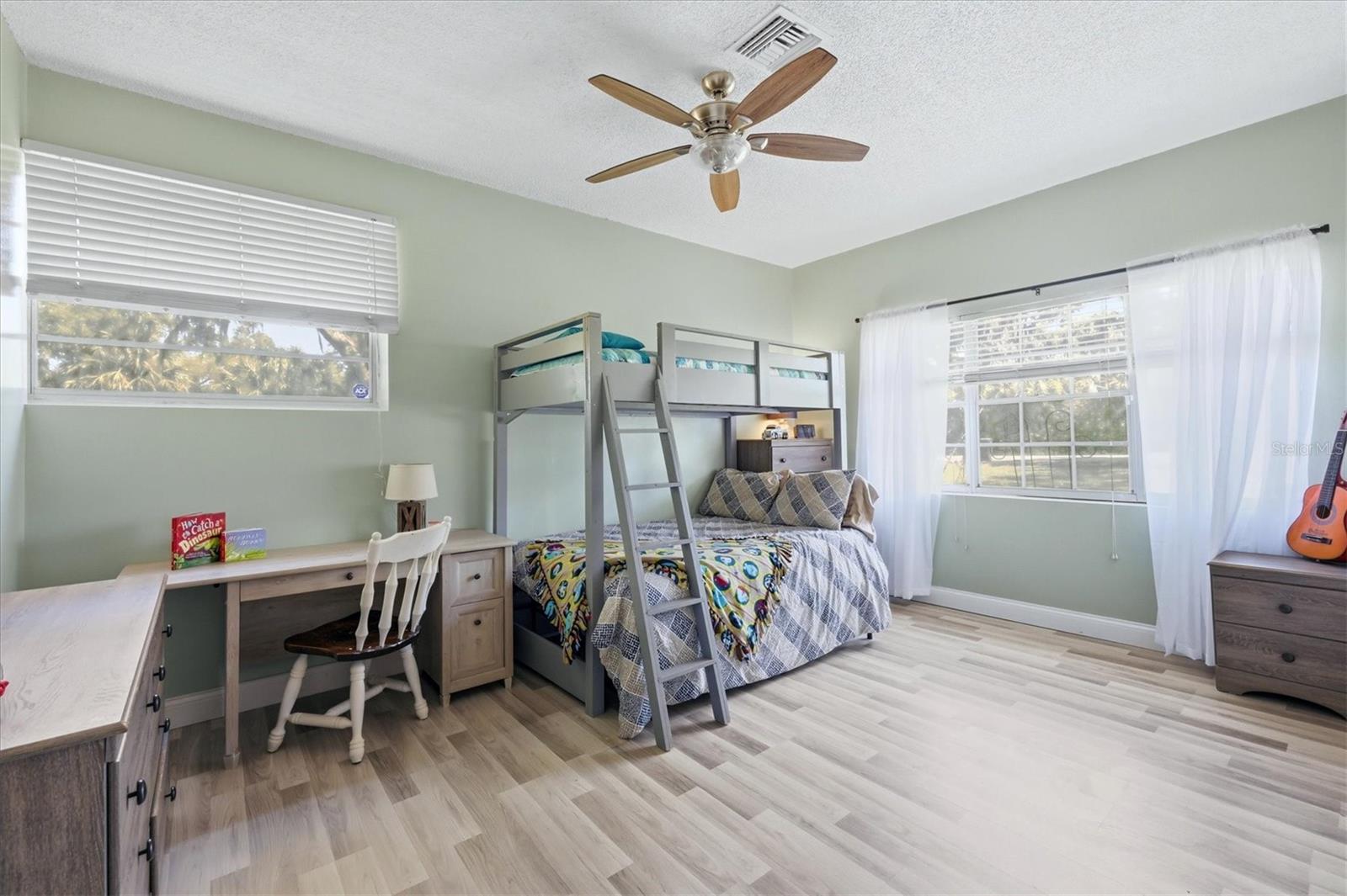 Image 21 of 42 For 9811 28th Avenue E