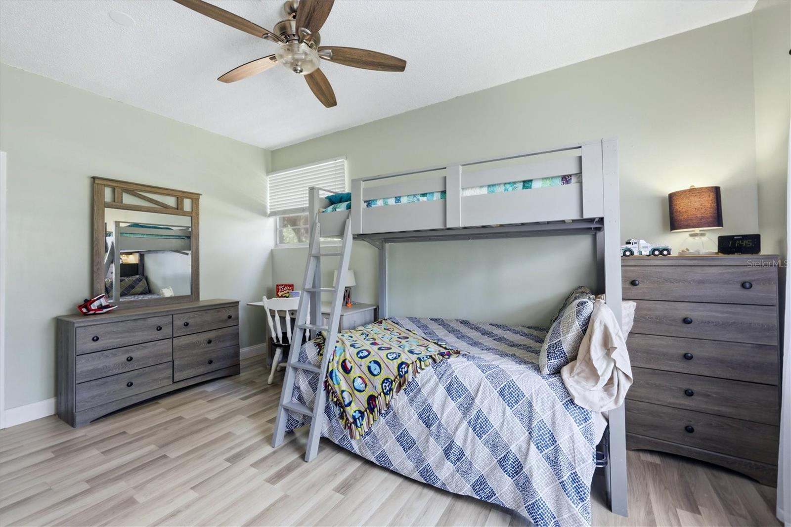 Image 22 of 42 For 9811 28th Avenue E