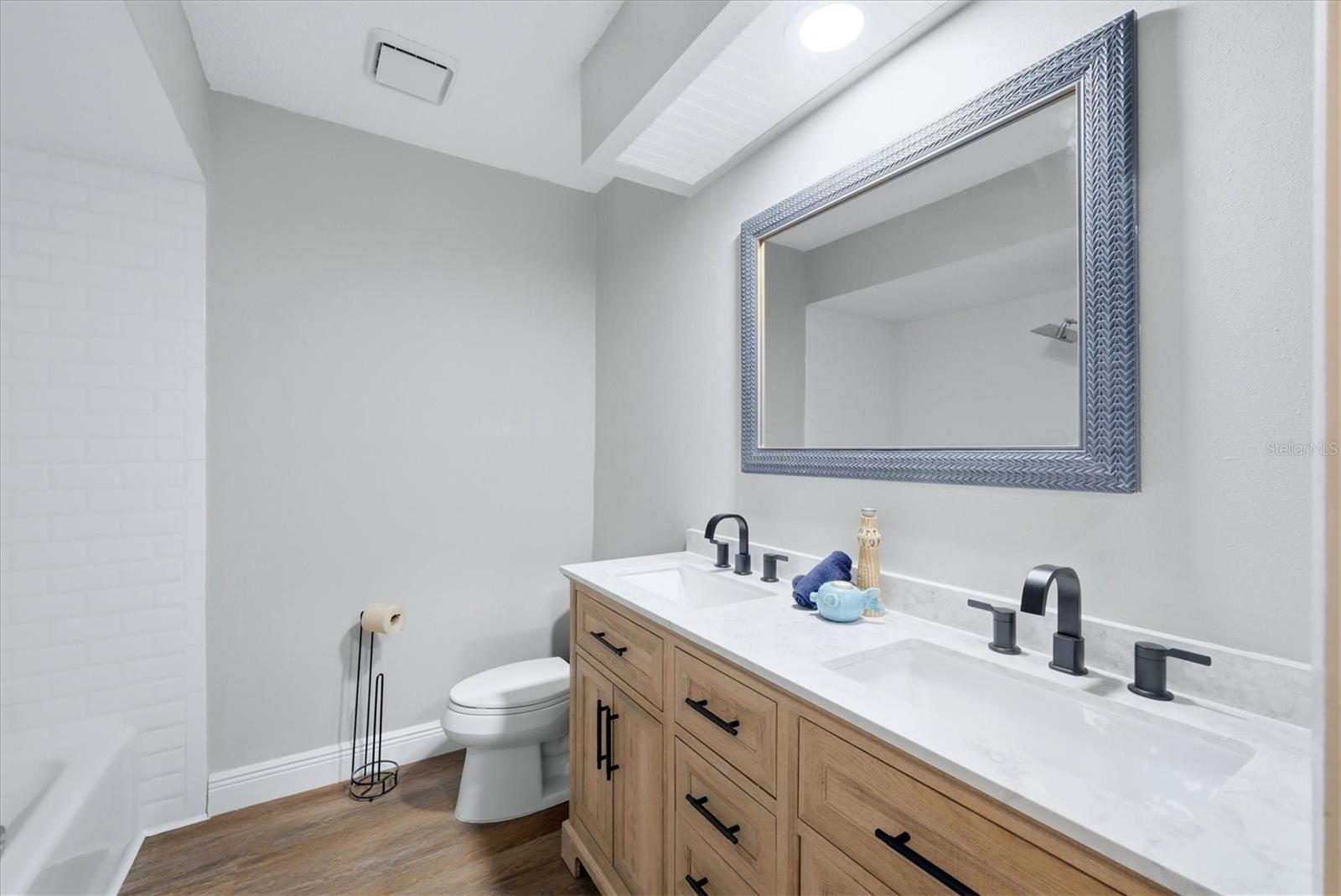 Image 25 of 42 For 9811 28th Avenue E