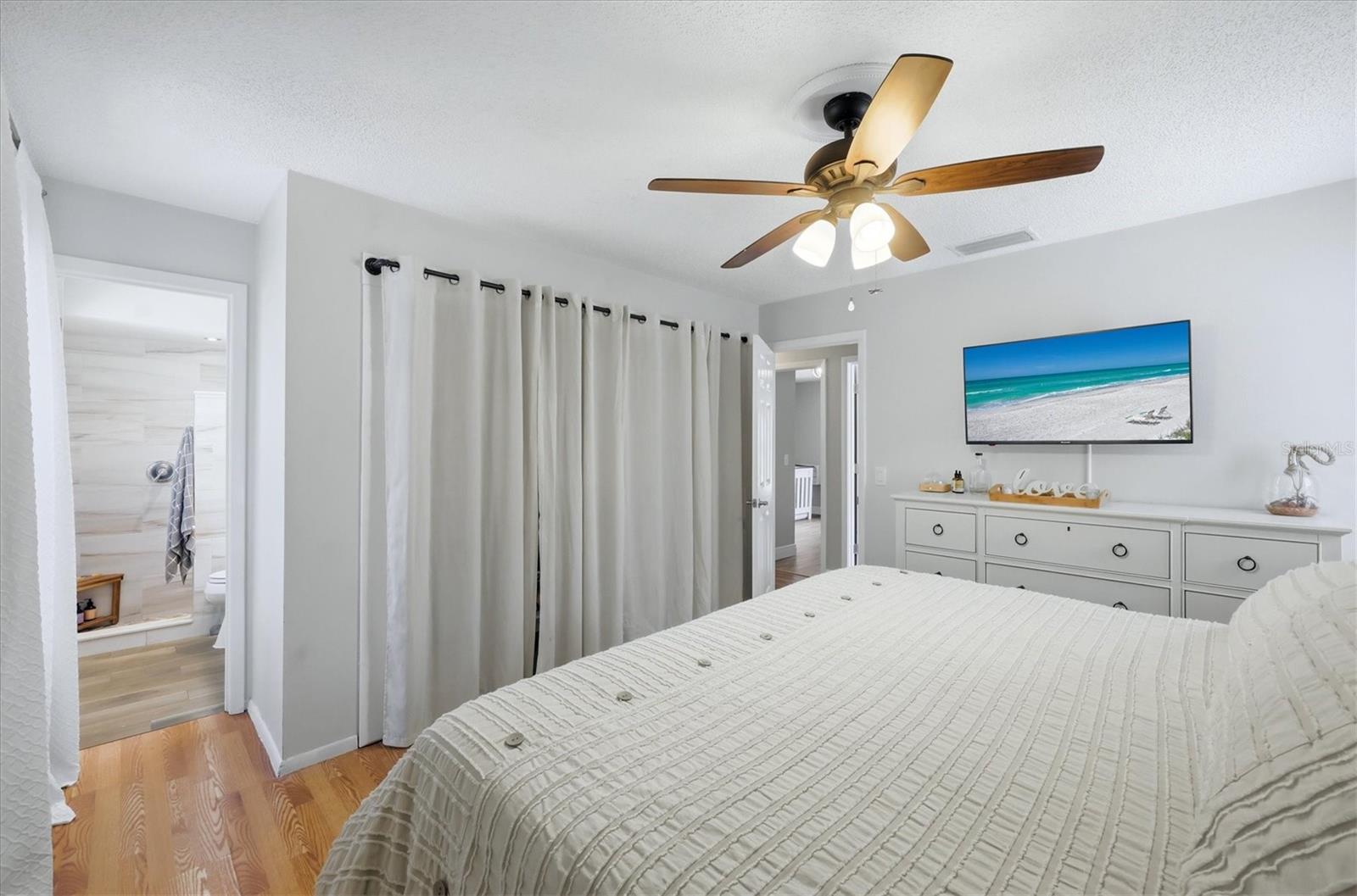 Image 31 of 42 For 9811 28th Avenue E