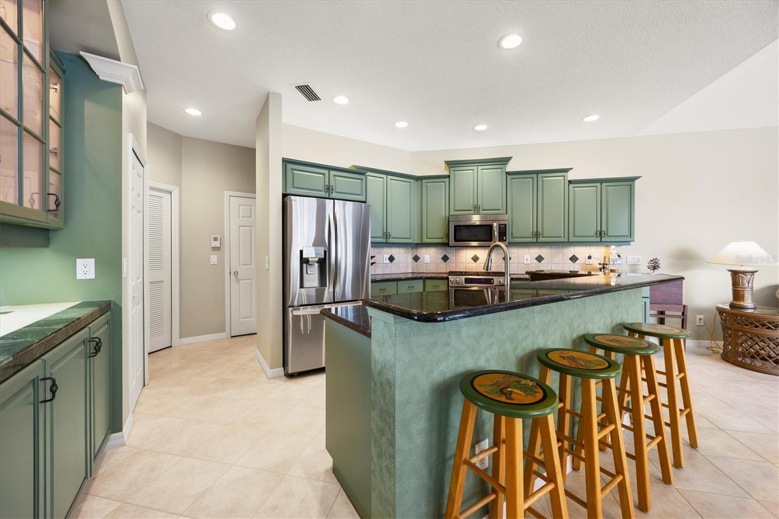 Image 18 of 52 For 8045 Waterview Boulevard