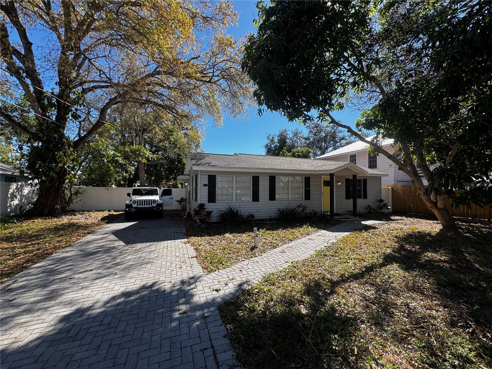 Image 2 of 27 For 3008 Hillview Street