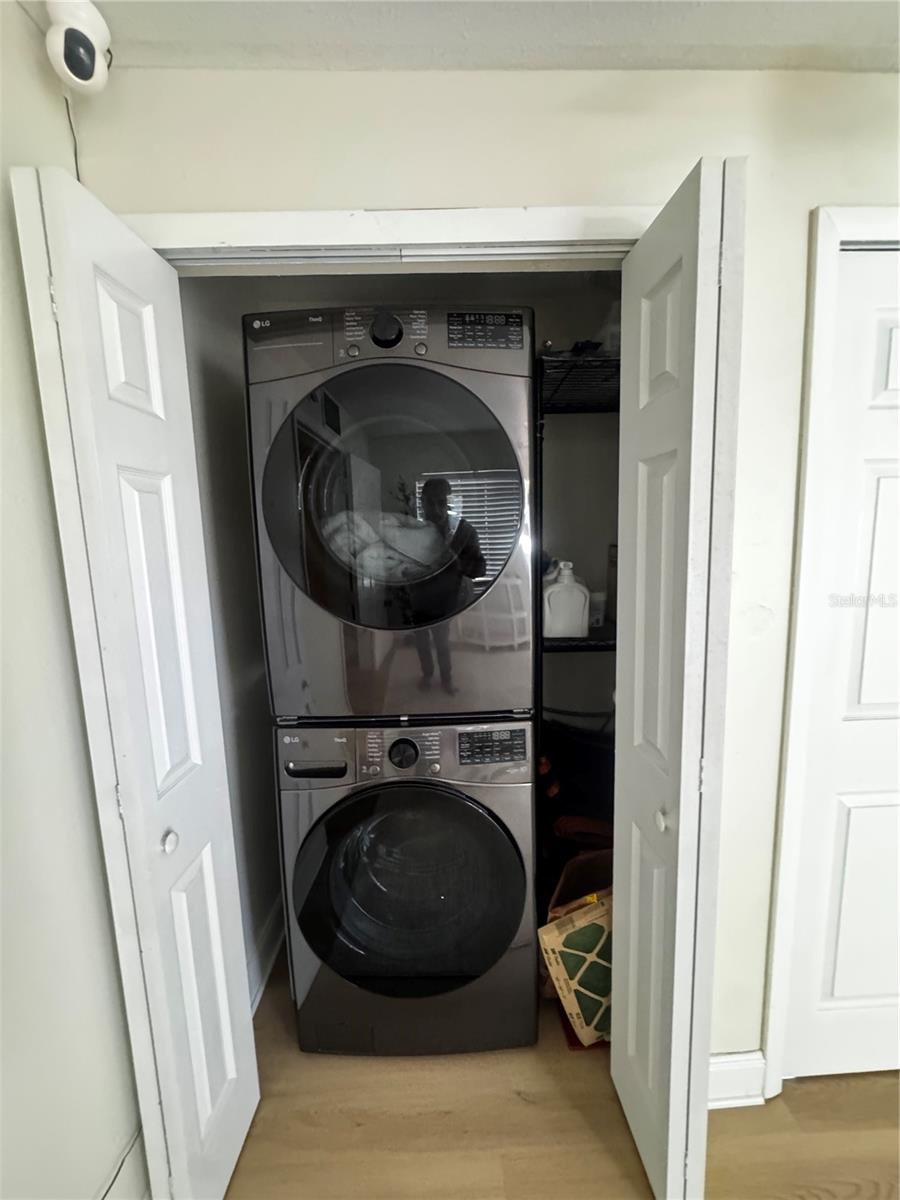 Image 23 of 27 For 3008 Hillview Street