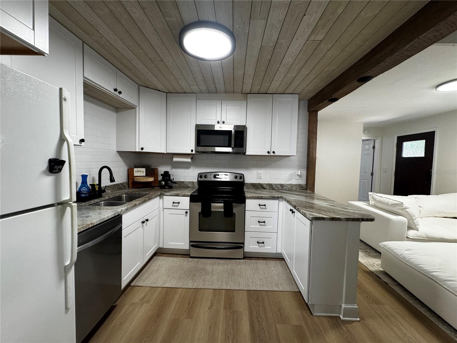 Image 3 of 27 For 3008 Hillview Street