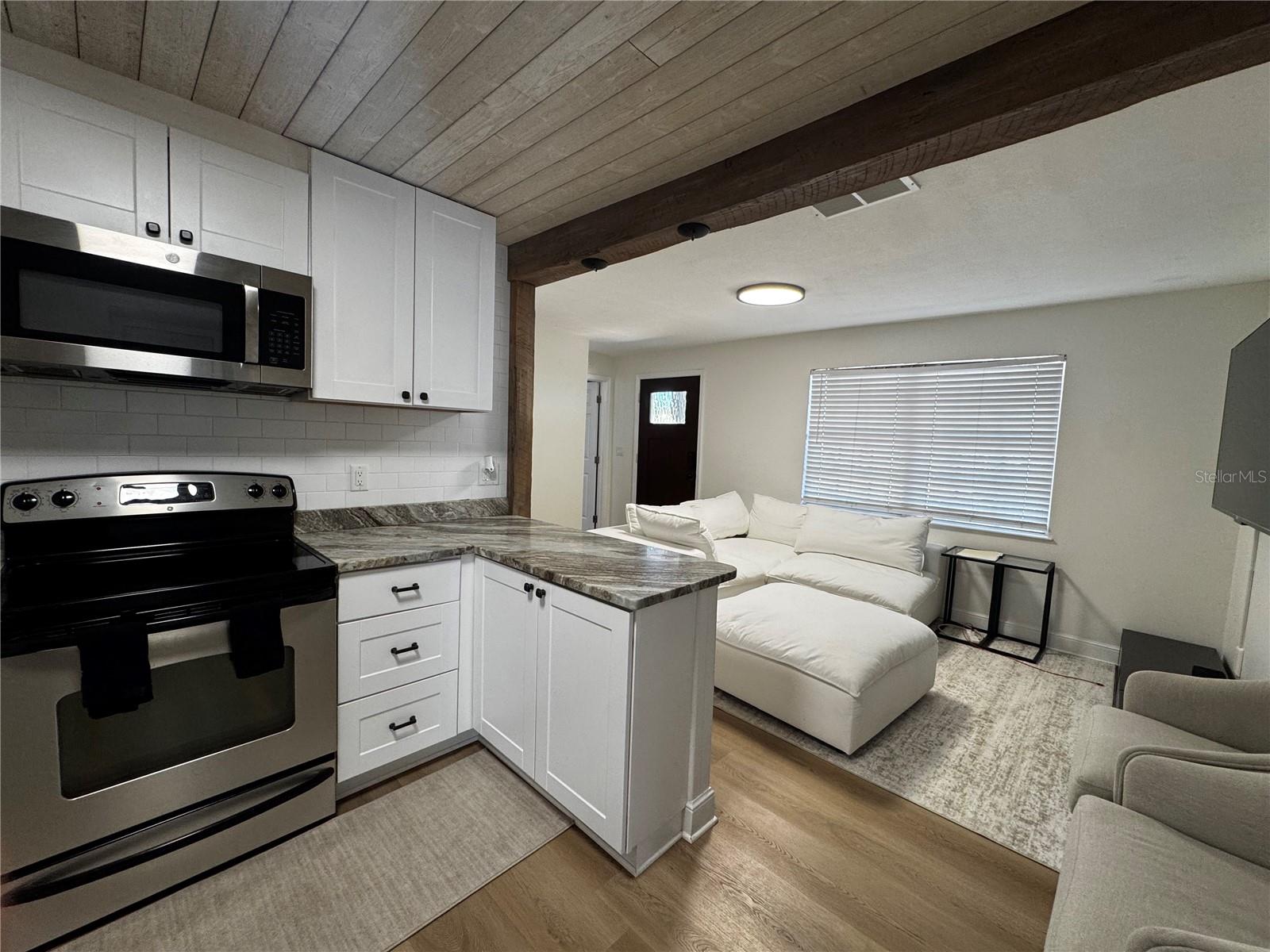 Image 4 of 27 For 3008 Hillview Street