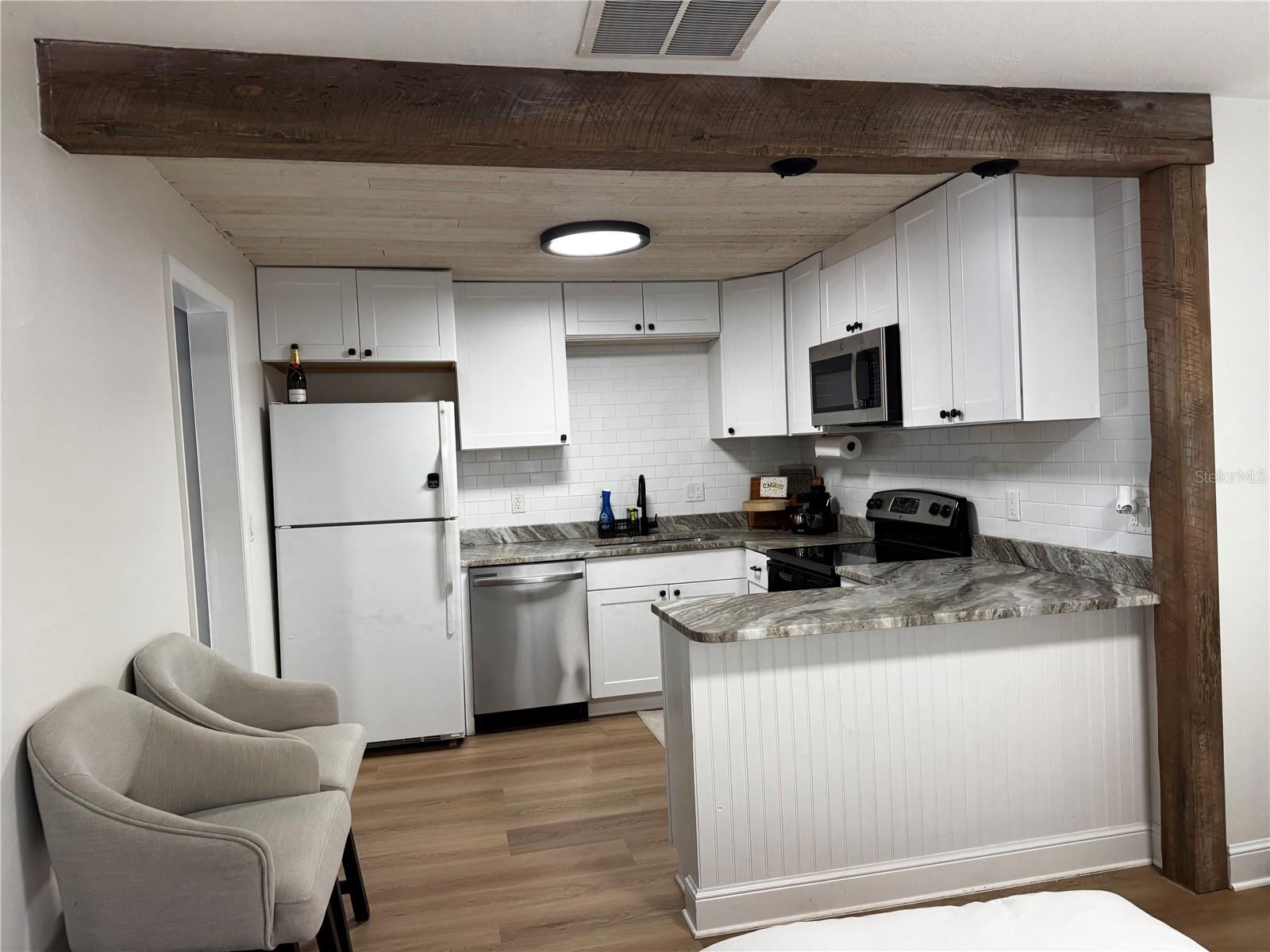 Image 5 of 27 For 3008 Hillview Street