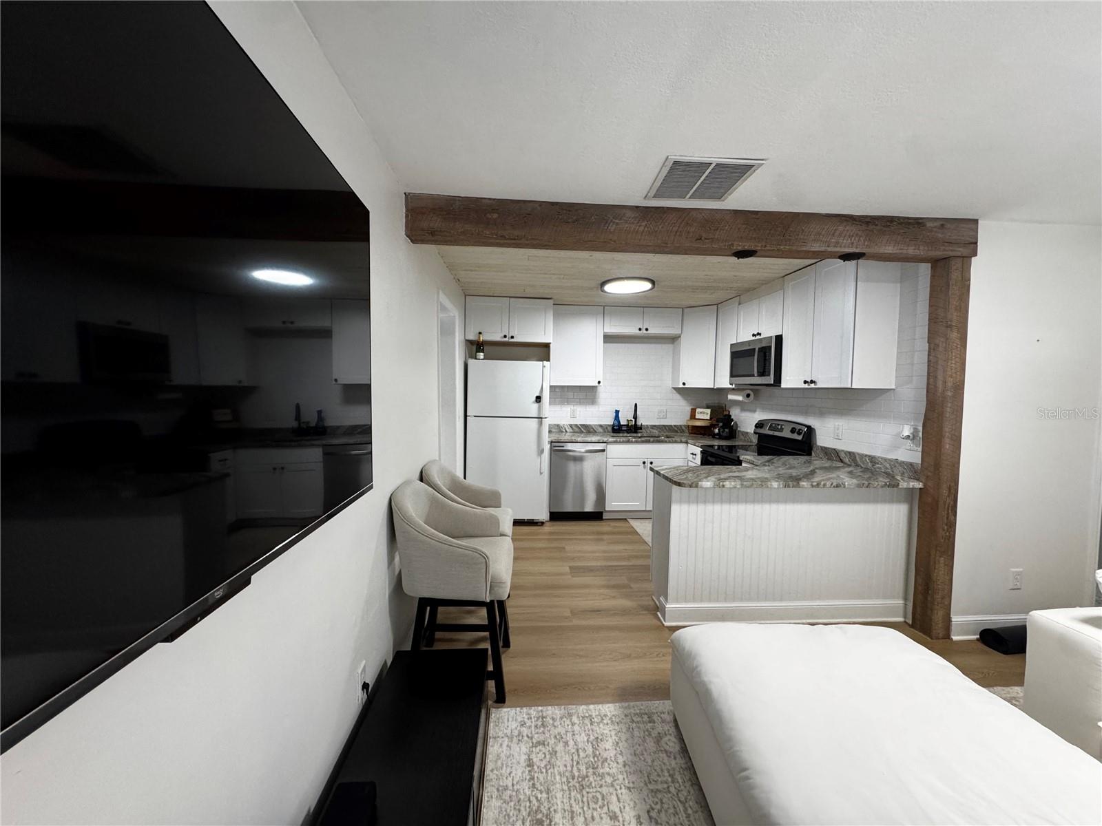 Image 6 of 27 For 3008 Hillview Street