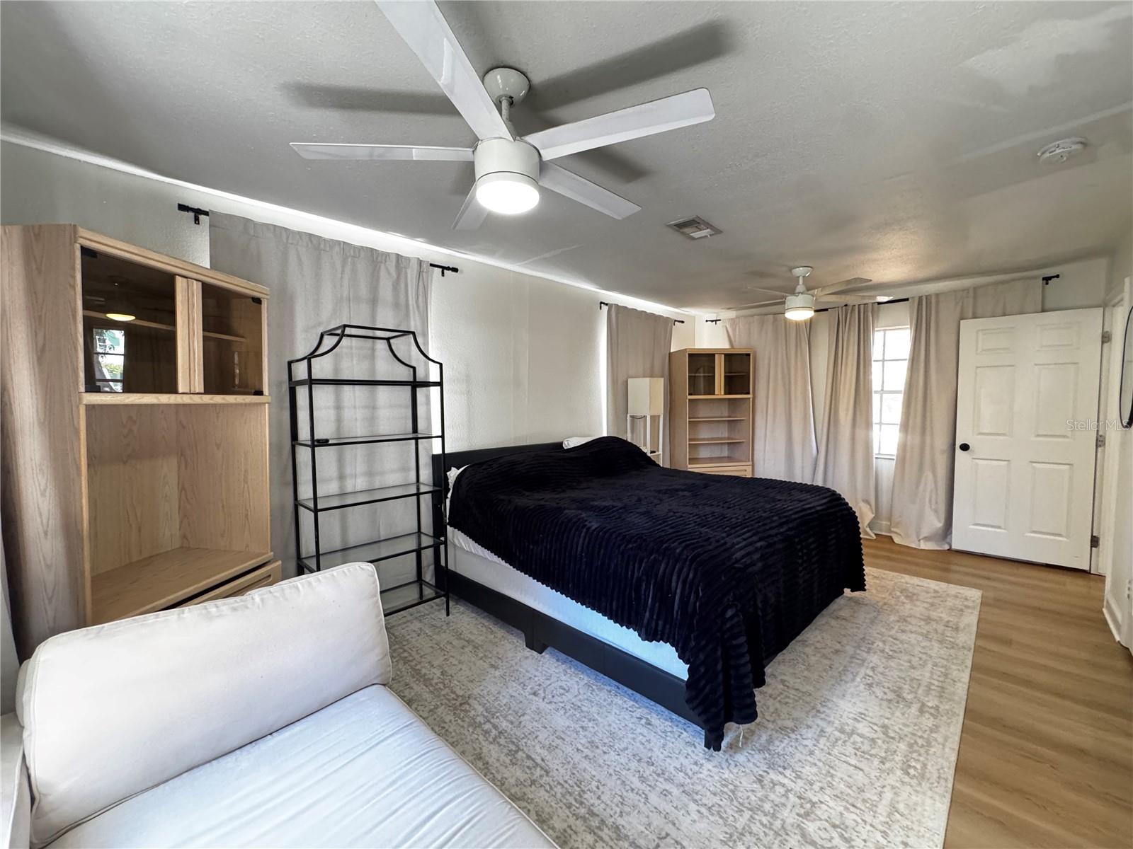 Image 9 of 27 For 3008 Hillview Street