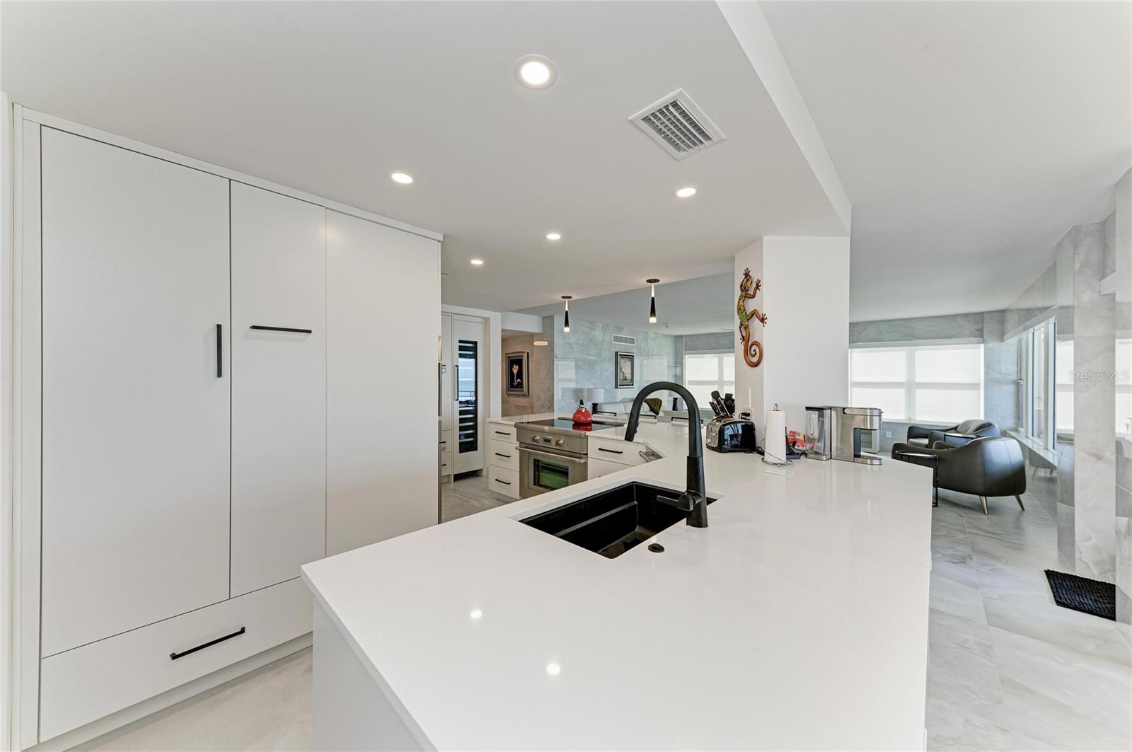 Image 23 of 74 For 603 Longboat Club Road 204n