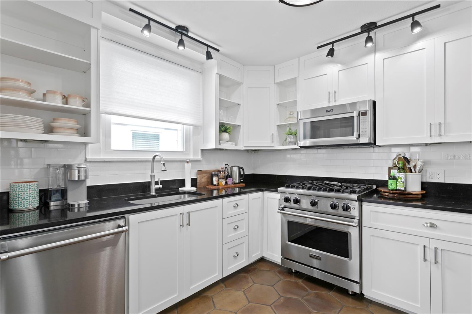 Image 20 of 83 For 1140 Oak Street Ne