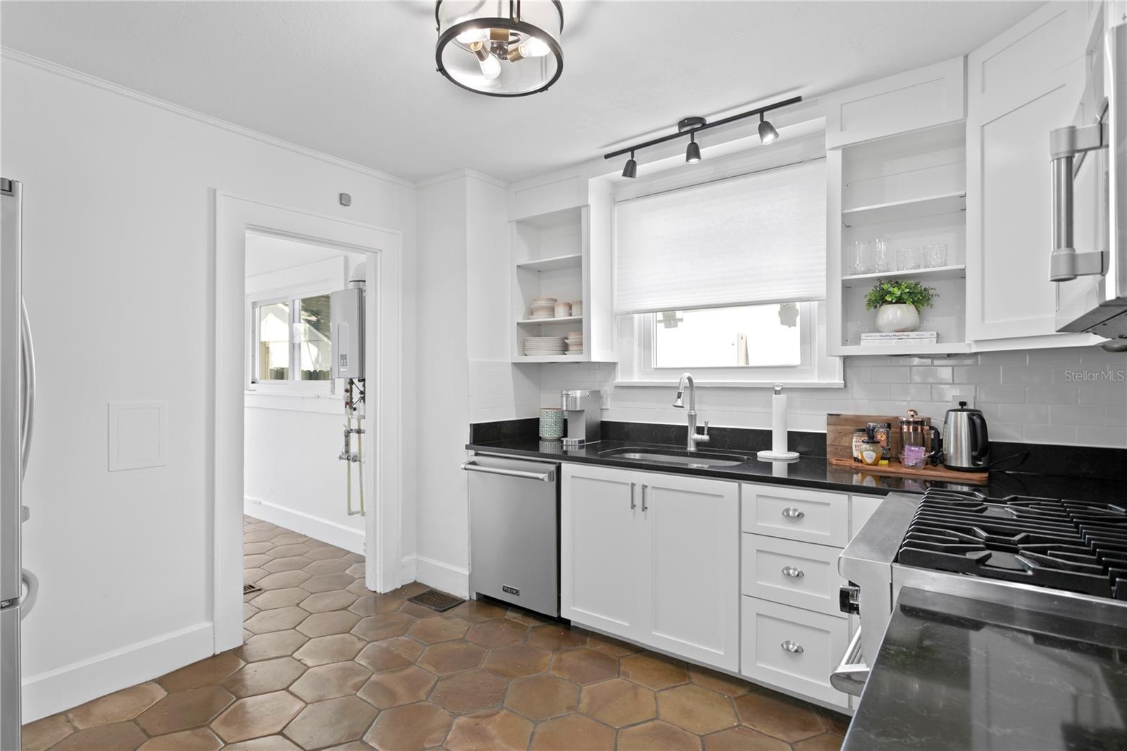 Image 21 of 83 For 1140 Oak Street Ne