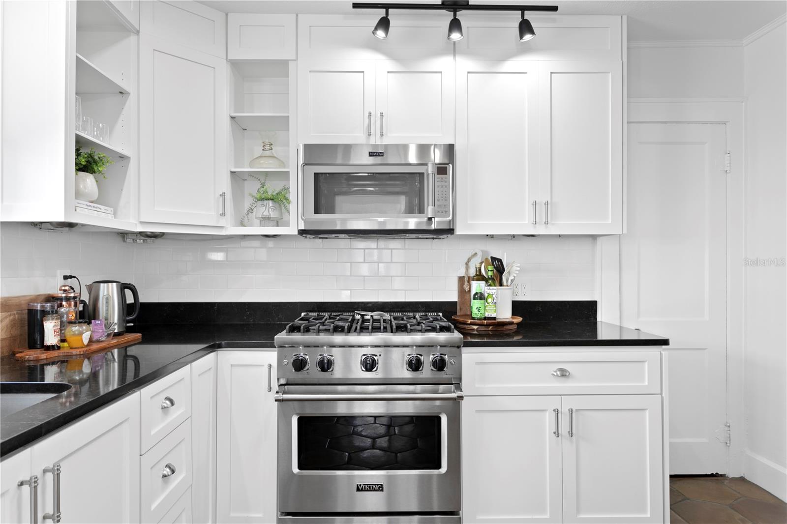 Image 22 of 83 For 1140 Oak Street Ne