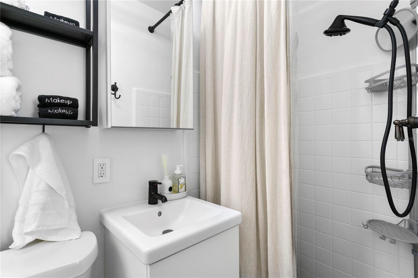 Image 25 of 83 For 1140 Oak Street Ne