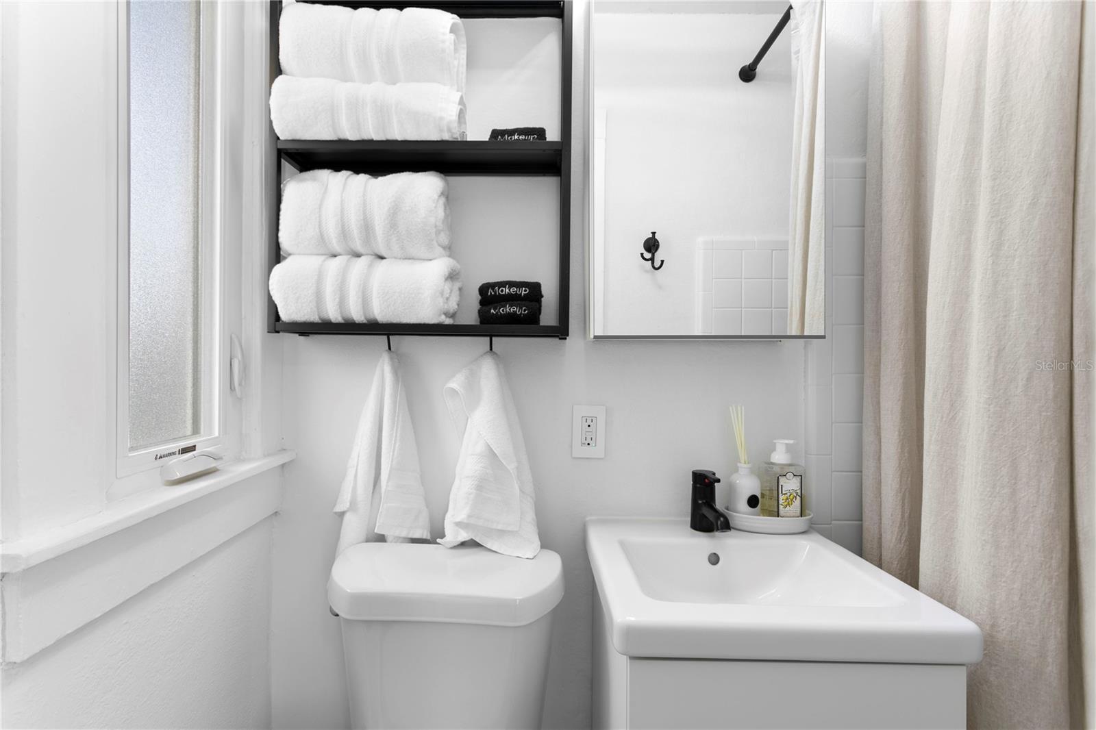 Image 26 of 83 For 1140 Oak Street Ne