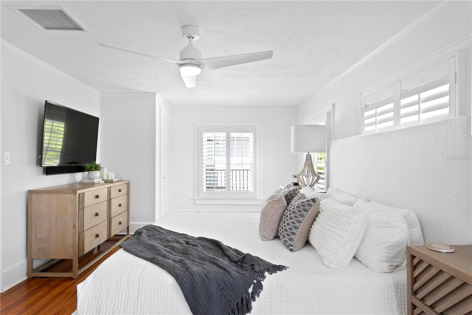 Image 33 of 83 For 1140 Oak Street Ne