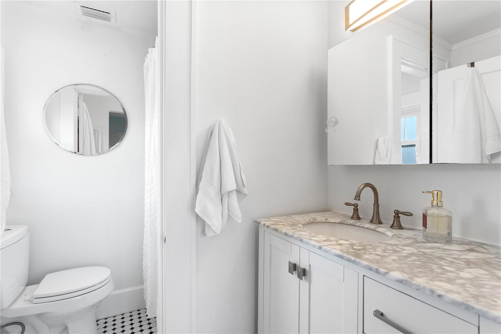 Image 34 of 83 For 1140 Oak Street Ne