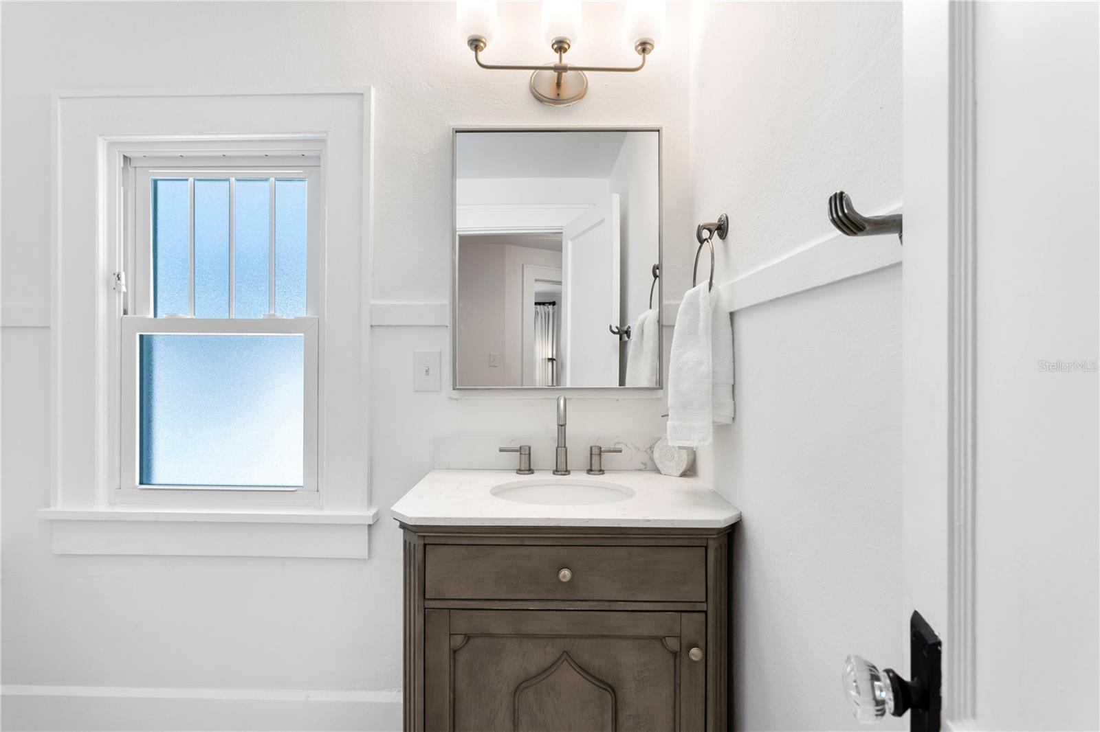 Image 38 of 83 For 1140 Oak Street Ne