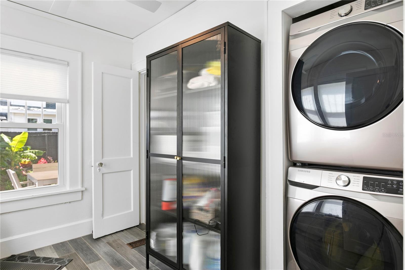 Image 43 of 83 For 1140 Oak Street Ne