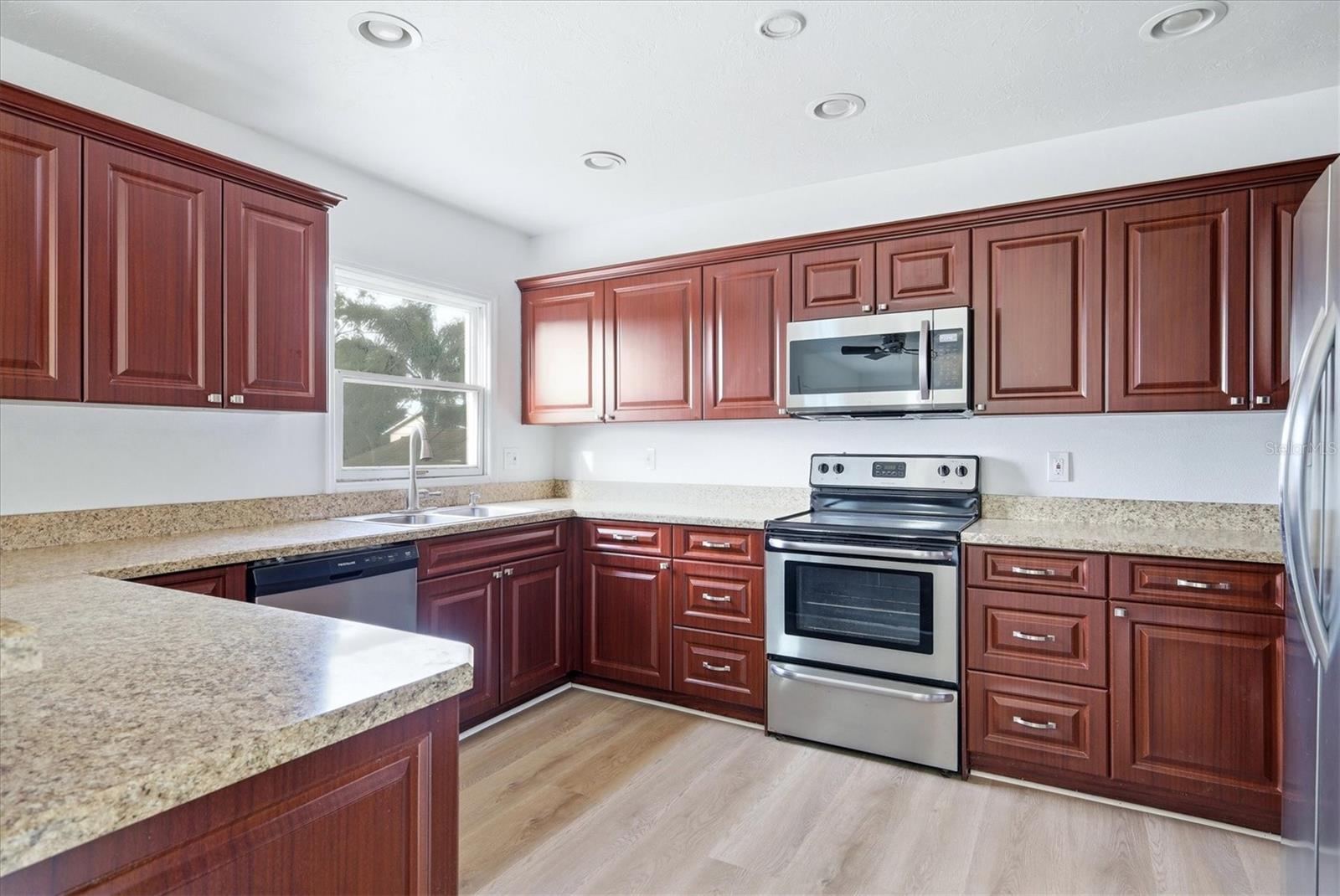 Image 12 of 32 For 515 46th Street W