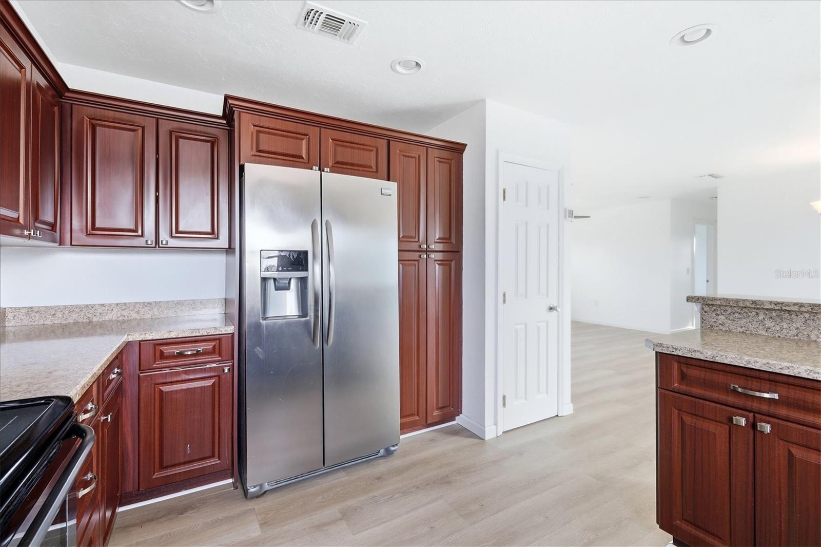 Image 14 of 32 For 515 46th Street W