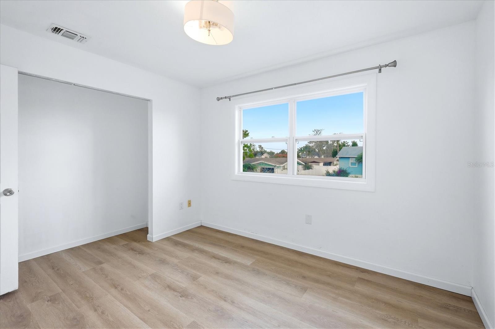 Image 15 of 32 For 515 46th Street W