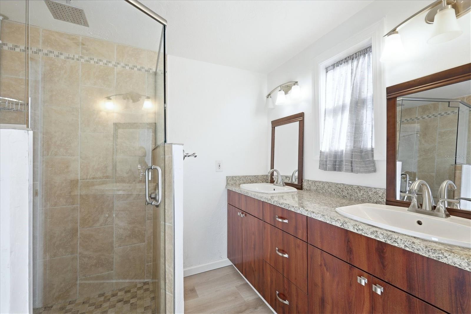 Image 18 of 32 For 515 46th Street W