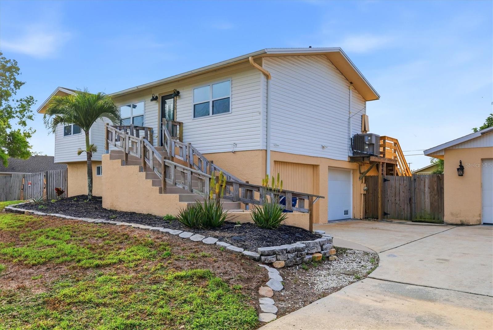 Image 3 of 32 For 515 46th Street W