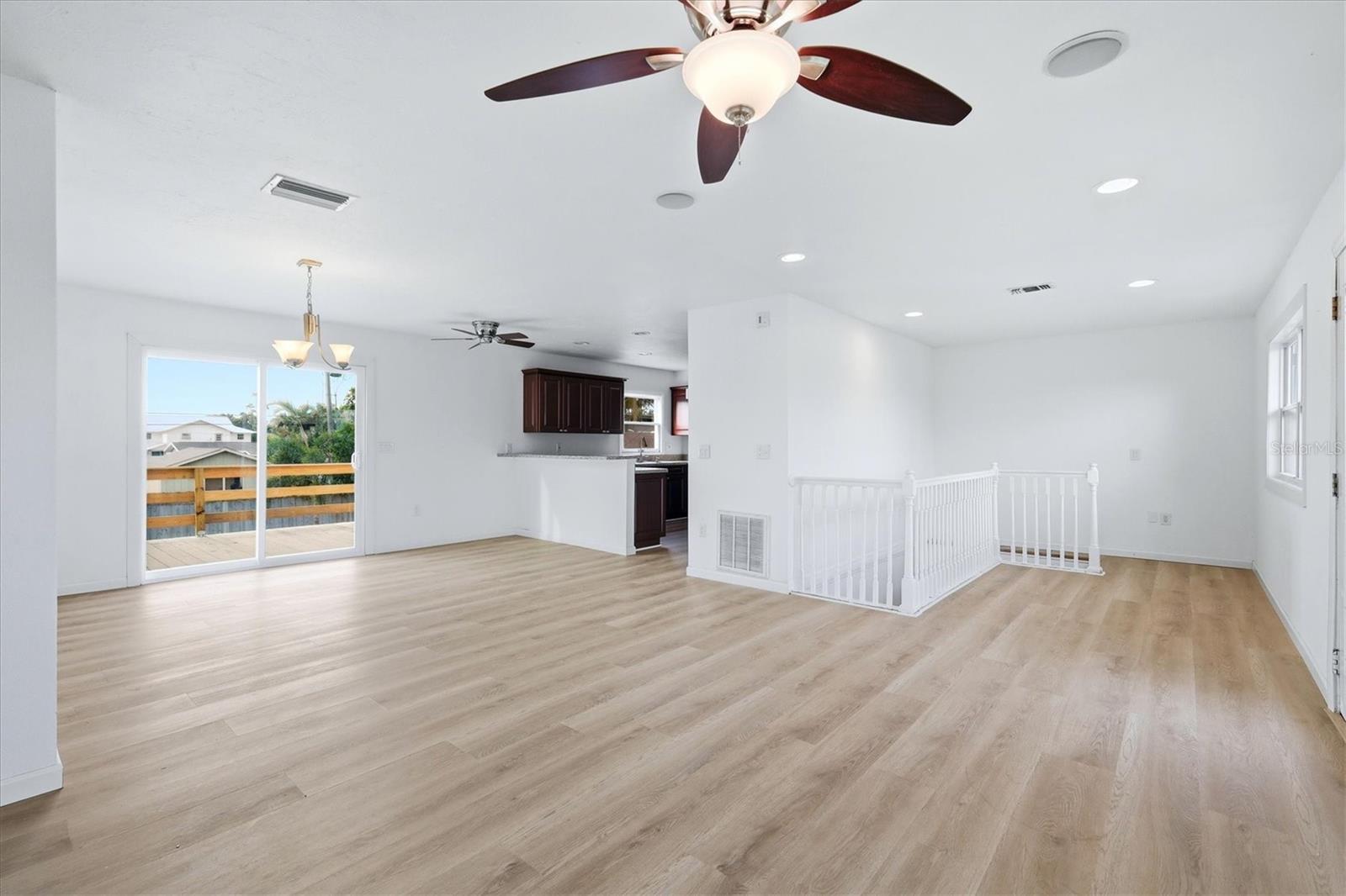 Image 5 of 32 For 515 46th Street W