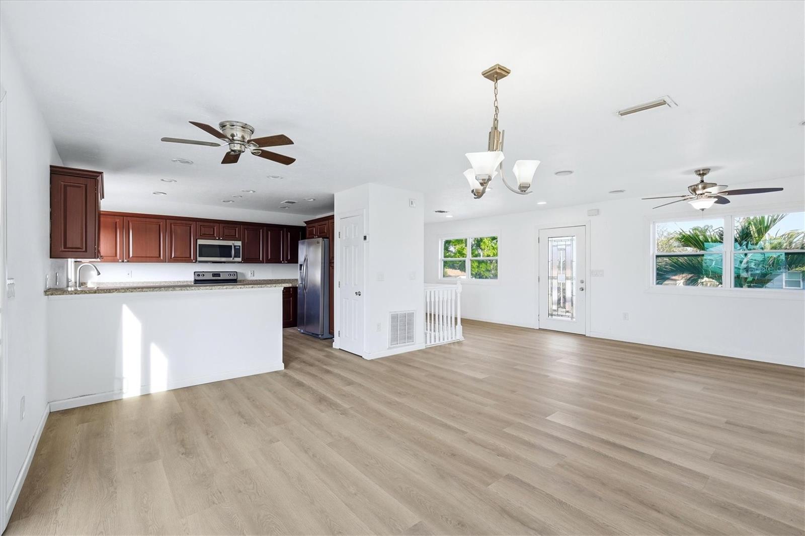 Image 9 of 32 For 515 46th Street W