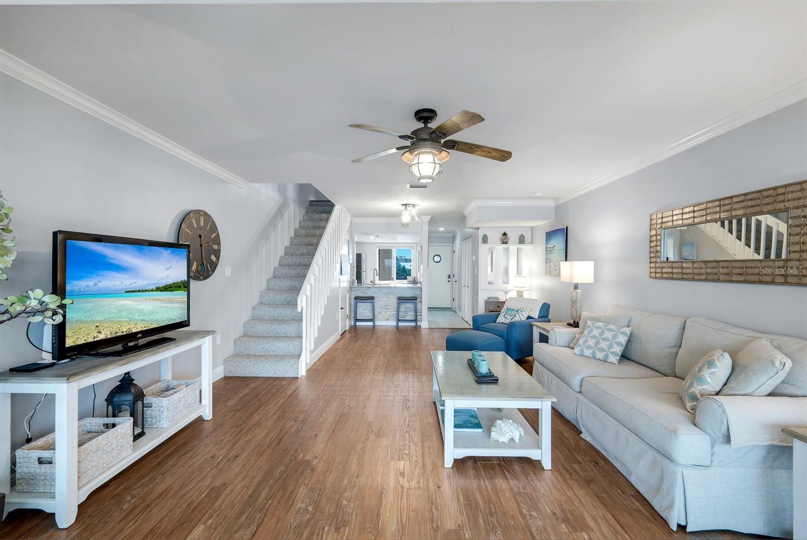 Image 11 of 28 For 894 Buttonwood Drive 221