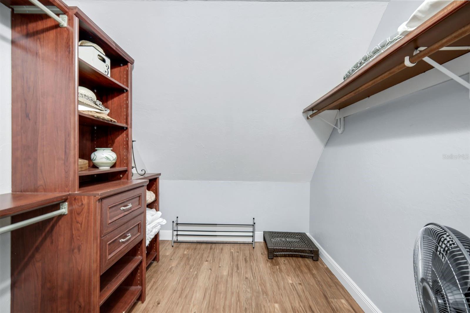 Image 17 of 28 For 894 Buttonwood Drive 221