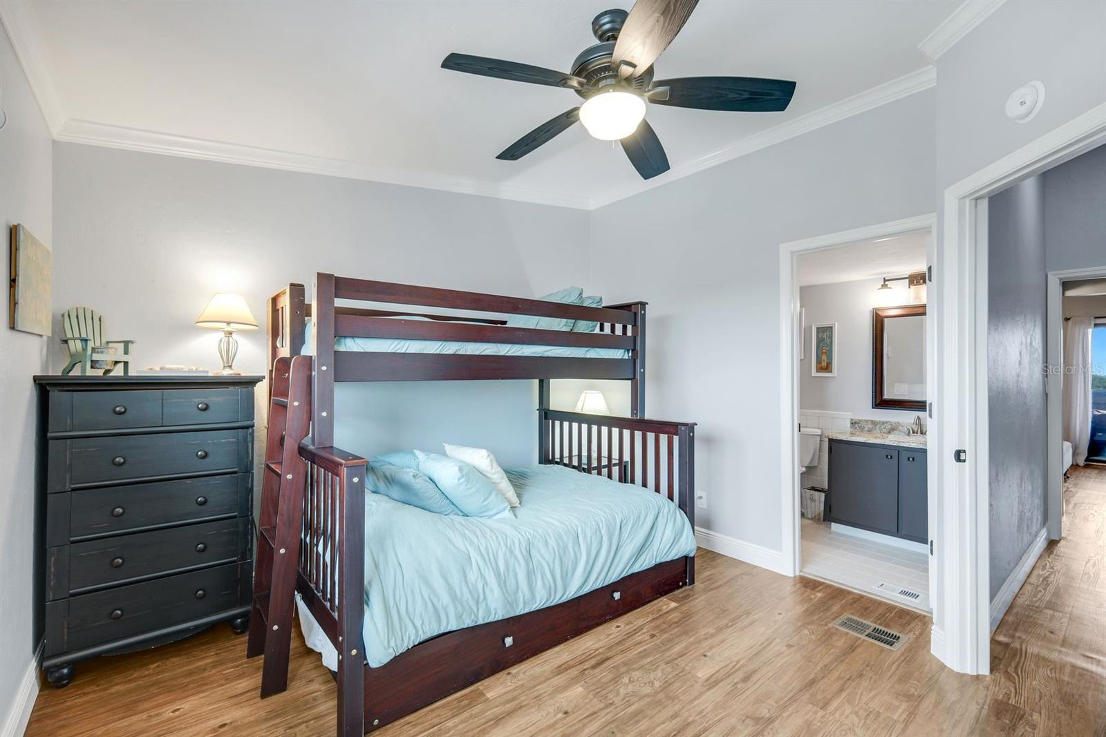 Image 19 of 28 For 894 Buttonwood Drive 221