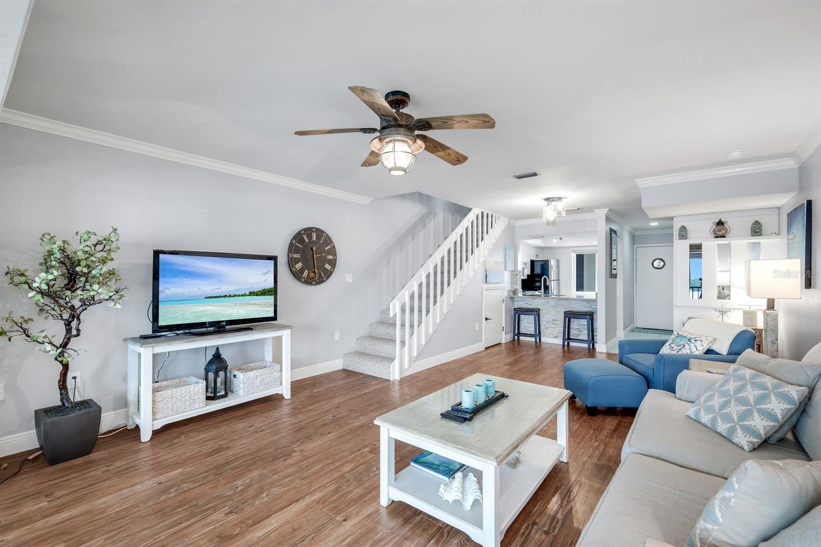 Image 2 of 28 For 894 Buttonwood Drive 221