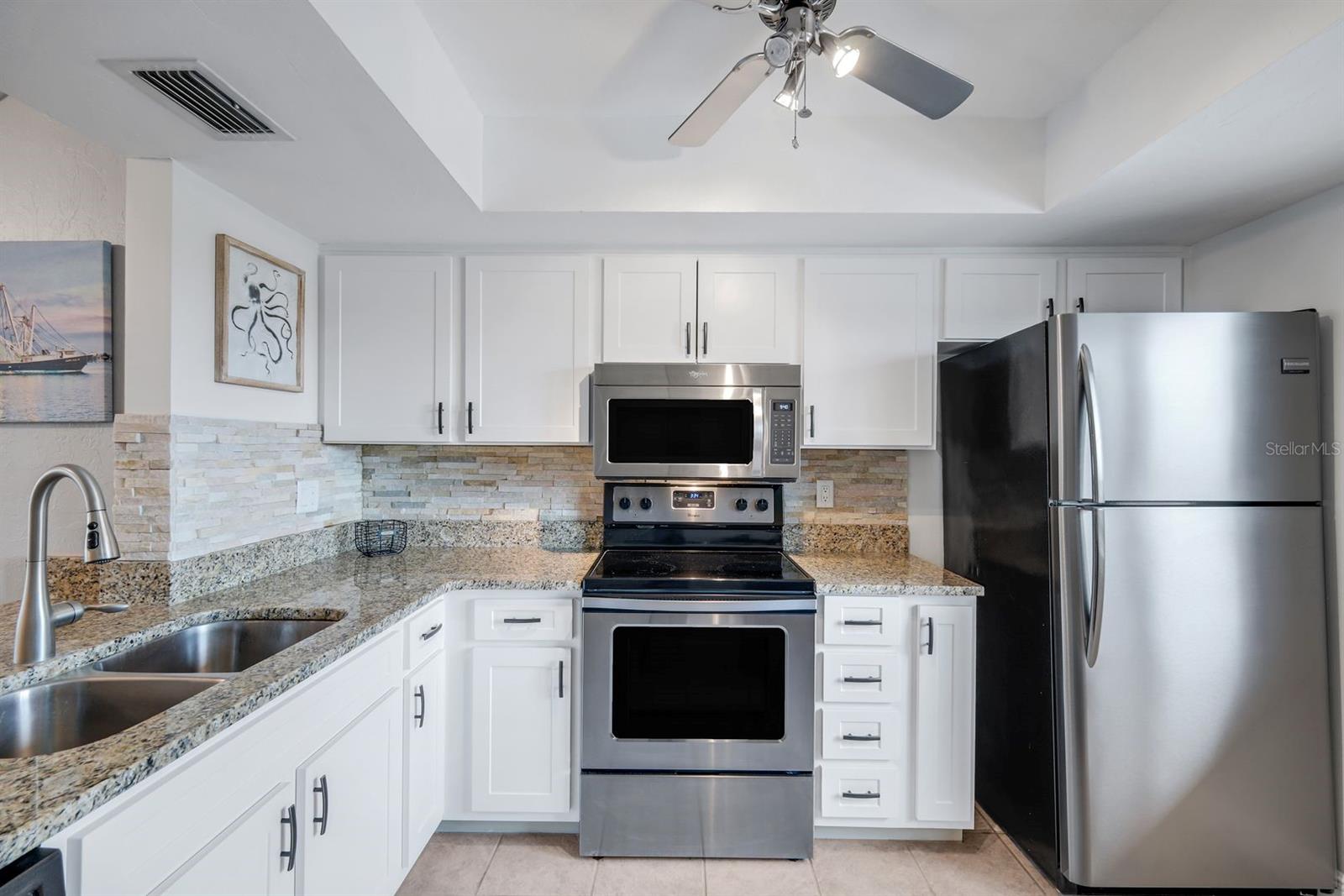 Image 3 of 28 For 894 Buttonwood Drive 221