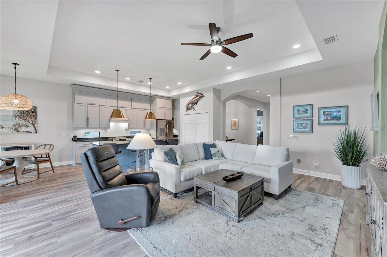 Image 10 of 52 For 5819 Title Row Drive