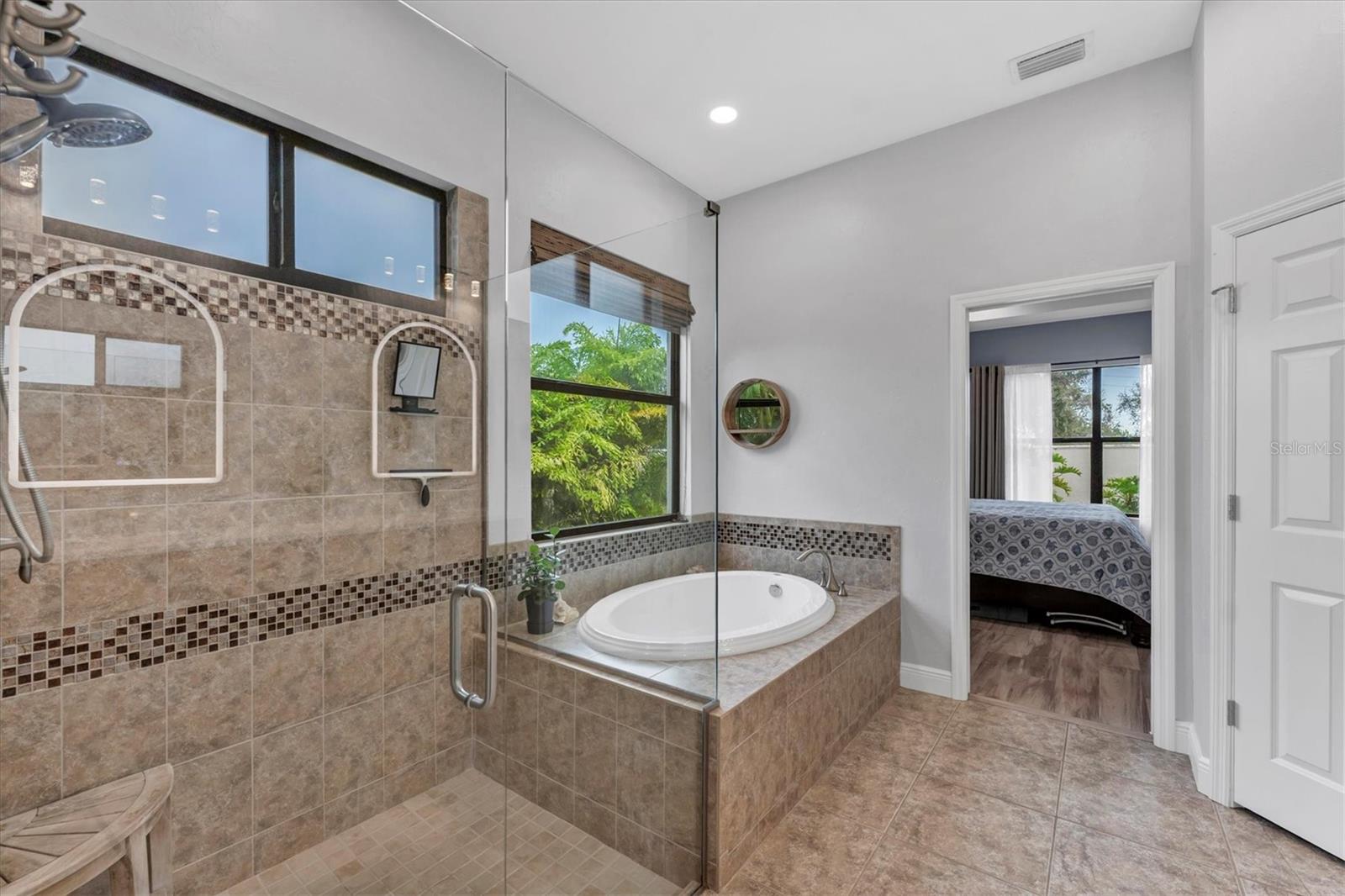 Image 27 of 52 For 5819 Title Row Drive