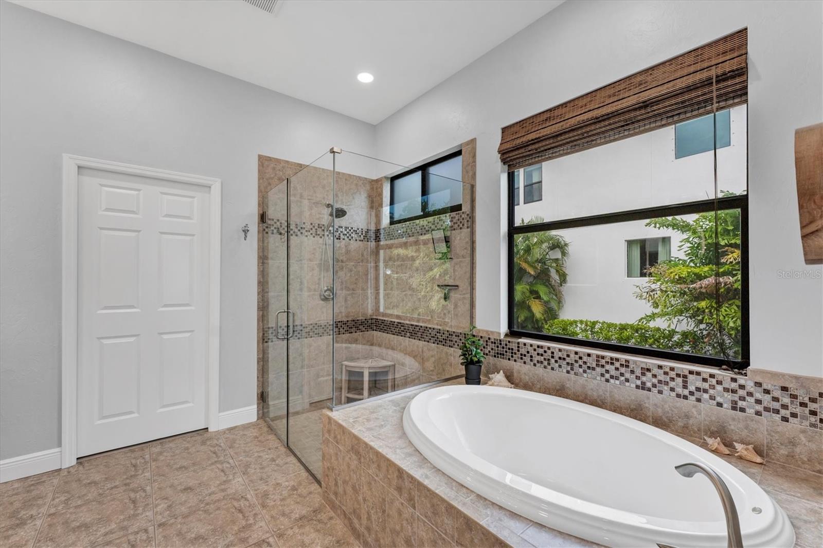 Image 28 of 52 For 5819 Title Row Drive