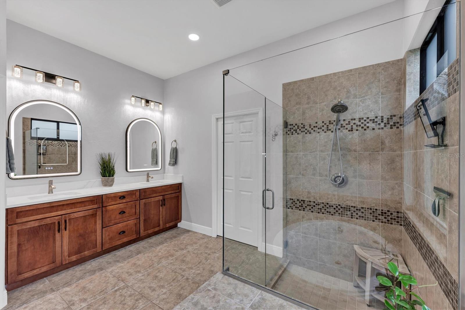 Image 29 of 52 For 5819 Title Row Drive