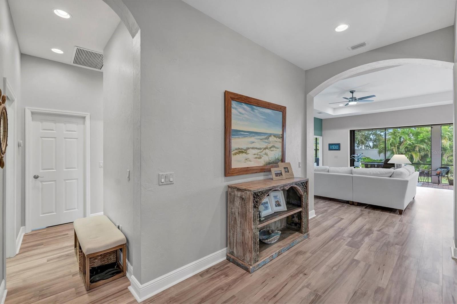 Image 3 of 52 For 5819 Title Row Drive