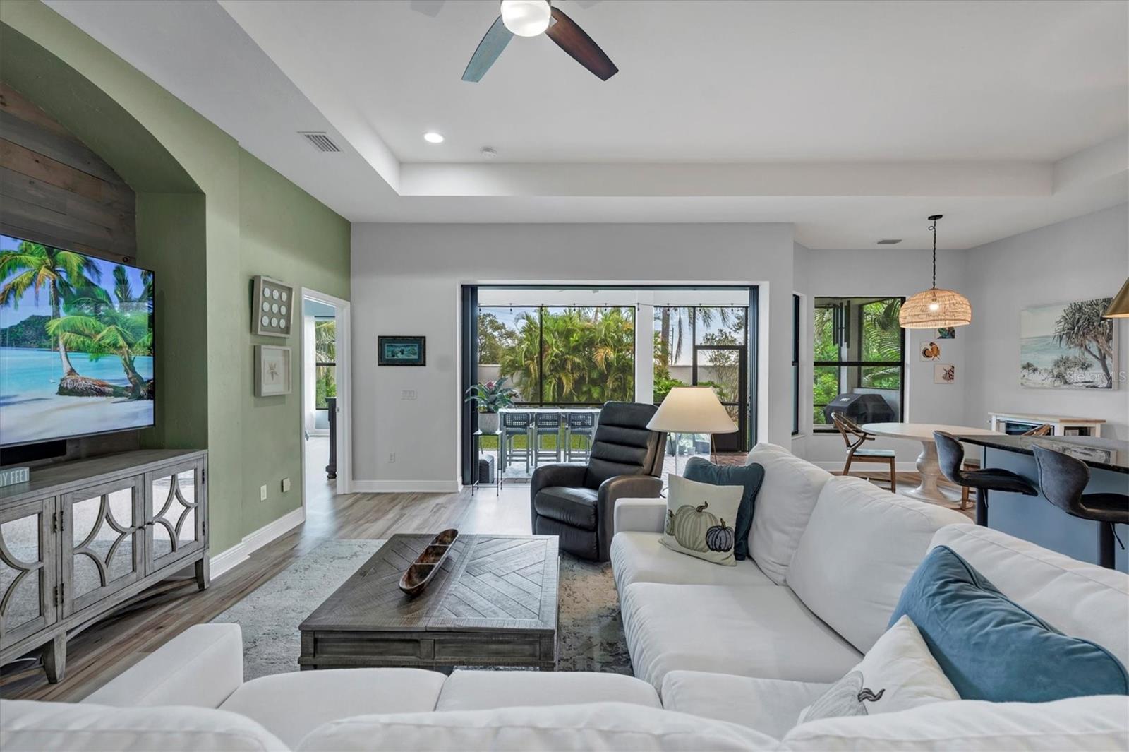 Image 7 of 52 For 5819 Title Row Drive