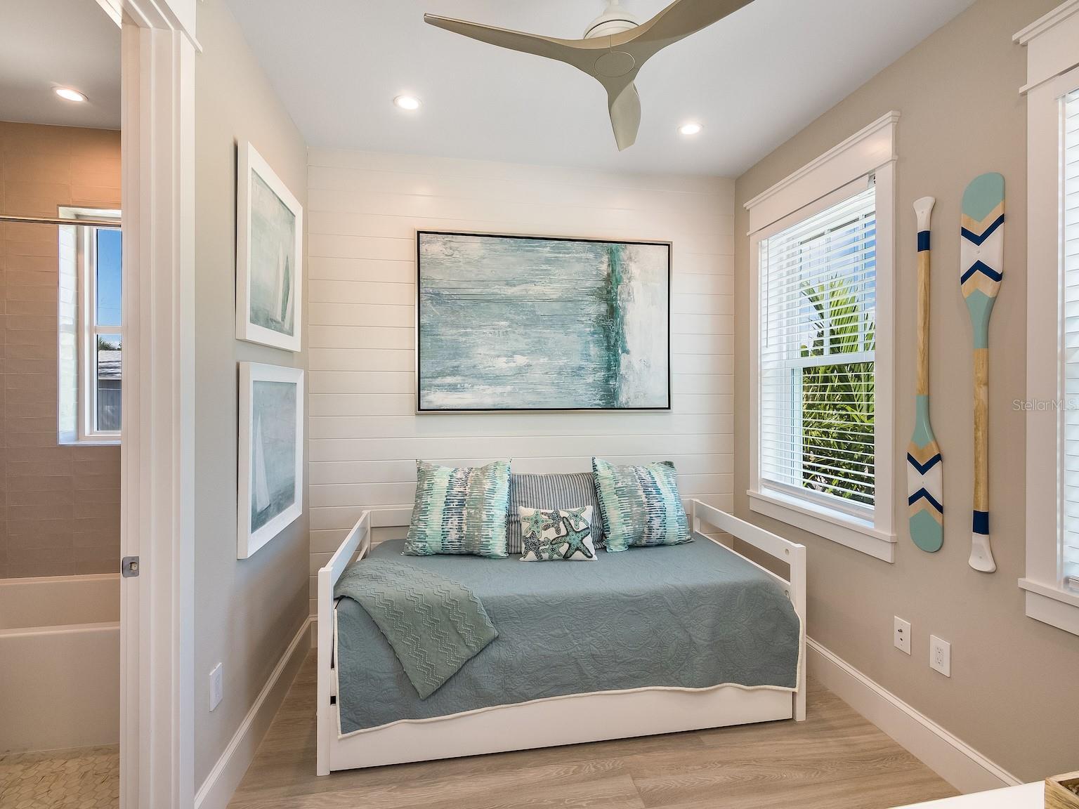 Image 29 of 69 For 419 Alamanda Road