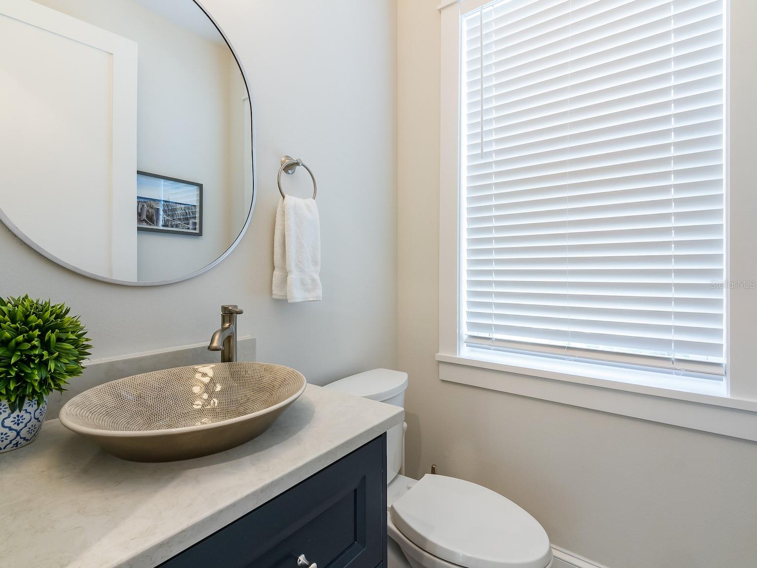 Image 32 of 69 For 419 Alamanda Road