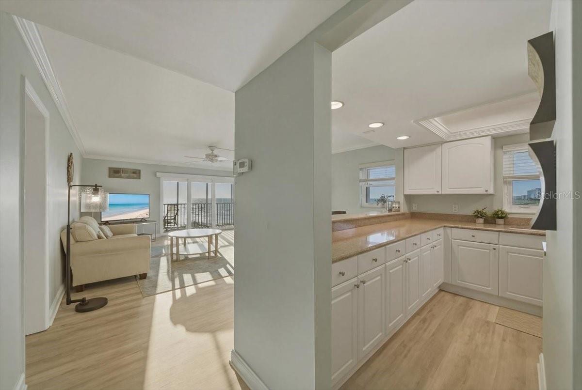 Image 15 of 77 For 633 Alhambra Road 301