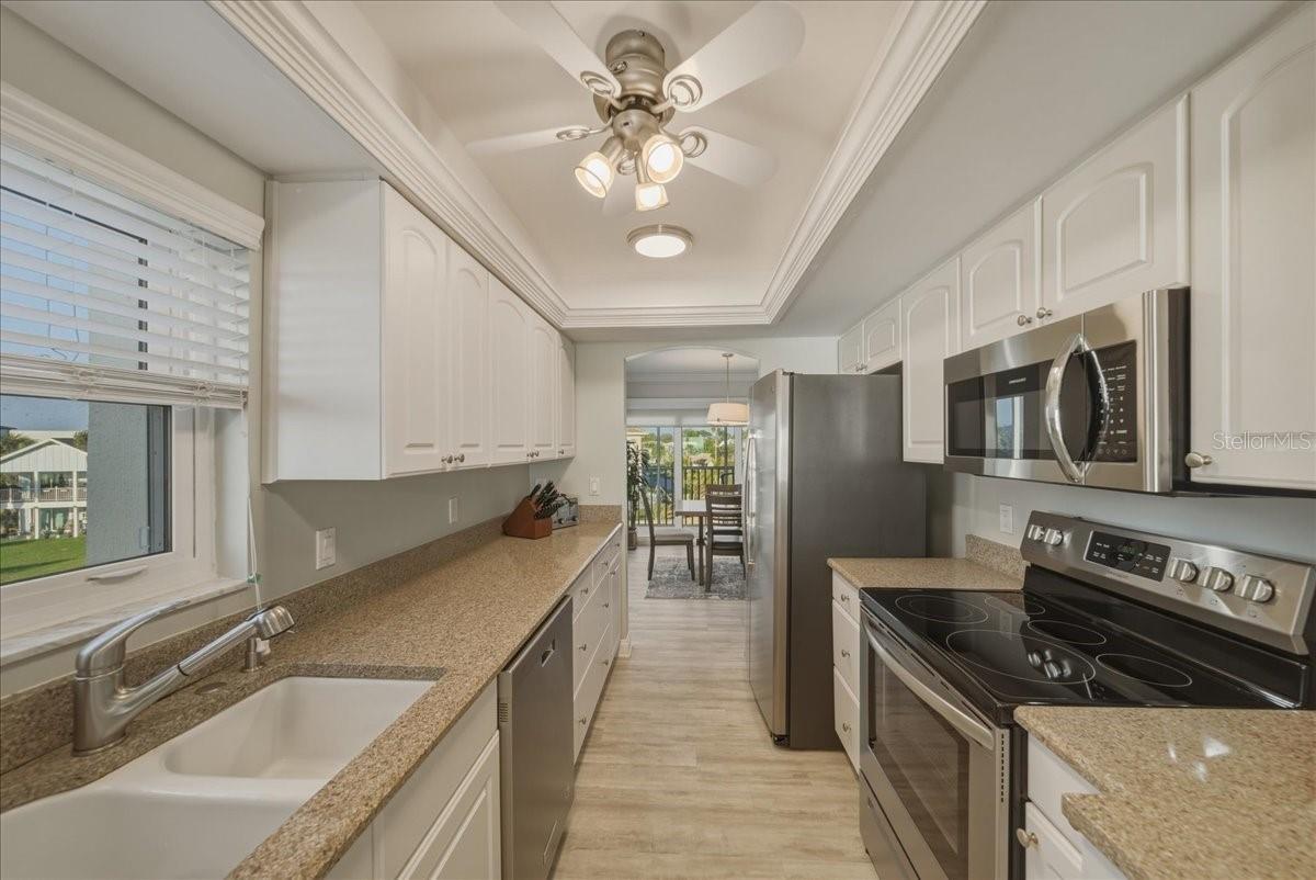 Image 18 of 77 For 633 Alhambra Road 301