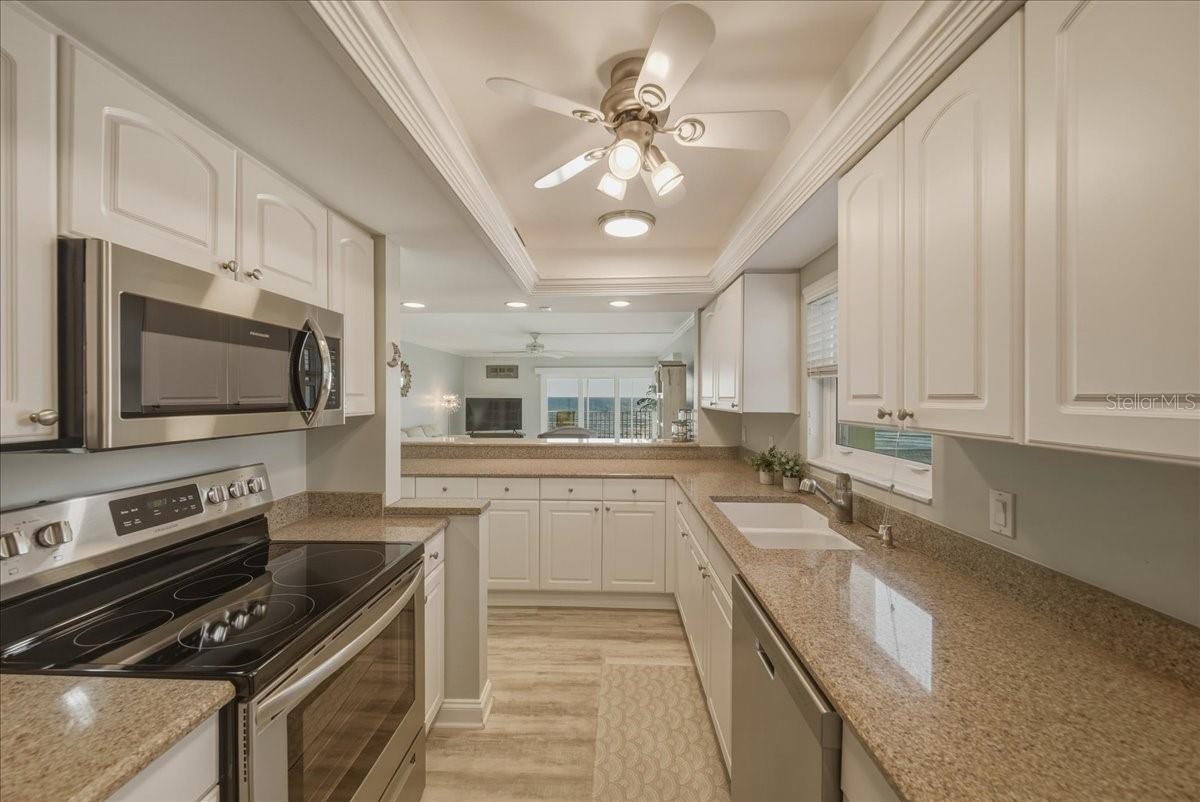 Image 19 of 77 For 633 Alhambra Road 301