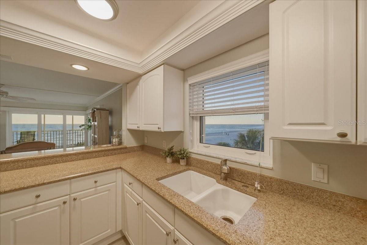 Image 21 of 77 For 633 Alhambra Road 301